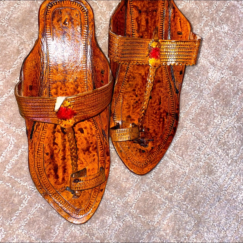 Brown leather kolhapuri sandals